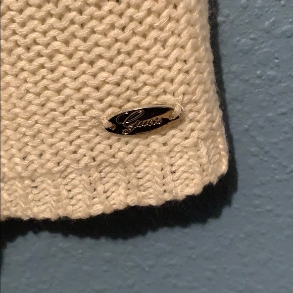 Beautiful Guess blouse - Picture 2 of 3